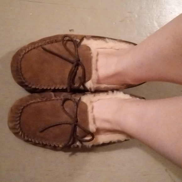 Ugg moccasins - Picture 2 of 8
